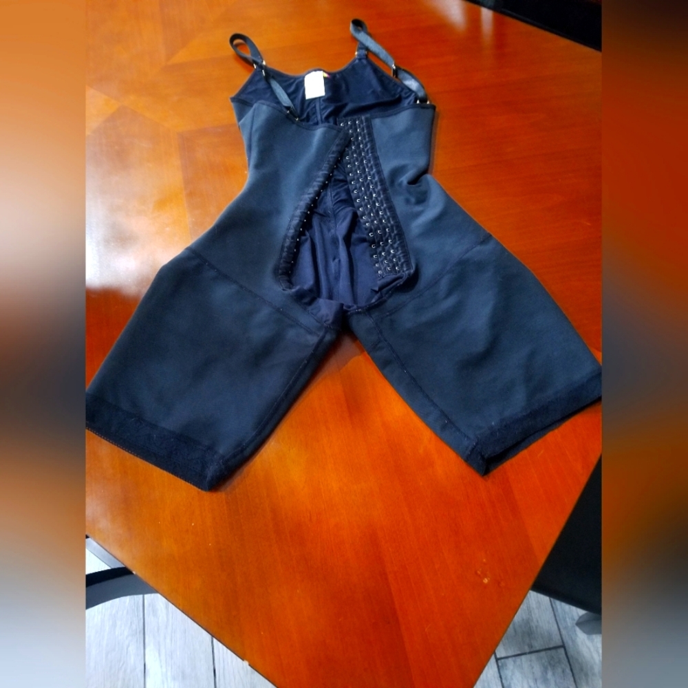 Colombian Post Op Lipo & BBL Garment Faja | Black | M | 3 level hooks | open